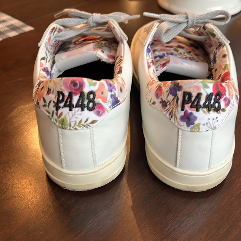 p448 Women’s sneaker. John Floral. Size 38. - Picture 3 of 5